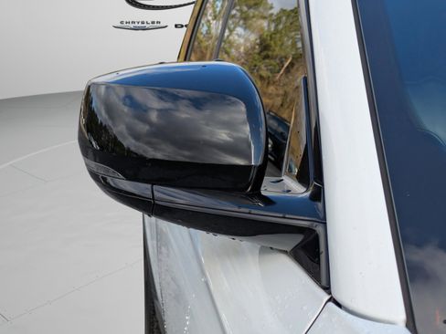 Used 2023 Jeep Grand Cherokee Altitude image 22