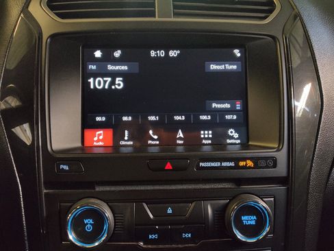 Used 2018 Ford Explorer XLT w/ Equipment Group 202A FWD image 25