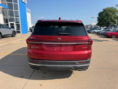 Used 2025 Buick Enclave Preferred AWD/4WD image 3
