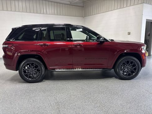Used 2025 Jeep Grand Cherokee Summit AWD/4WD image 8