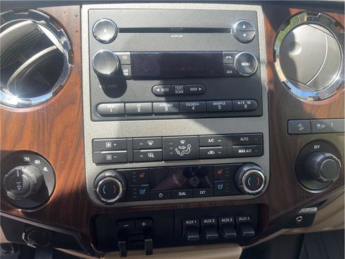 Used 2011 Ford F250 Lariat w/ Lariat Interior Pkg AWD/4WD image 18