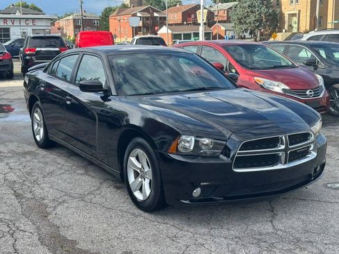 Used 2014 Dodge Charger SXT RWD image 1