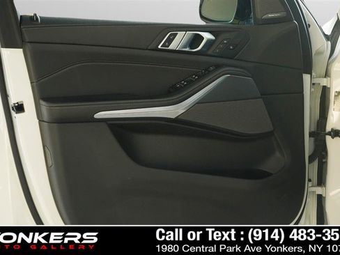 Used 2021 BMW X5 xDrive40i w/ M Sport Package image 42