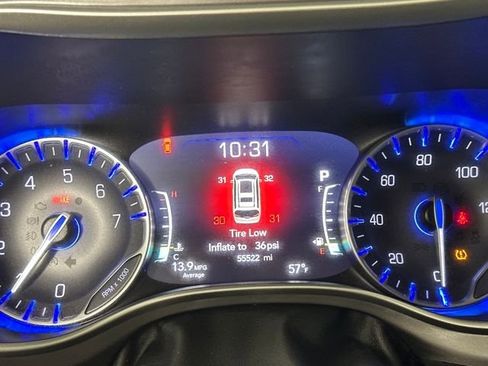 Used 2023 Chrysler Pacifica Touring-L image 18