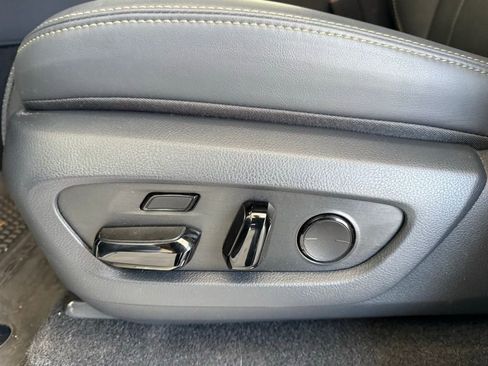 Used 2025 Lexus GX 550 w/ Accessory Package (32) AWD/4WD image 32