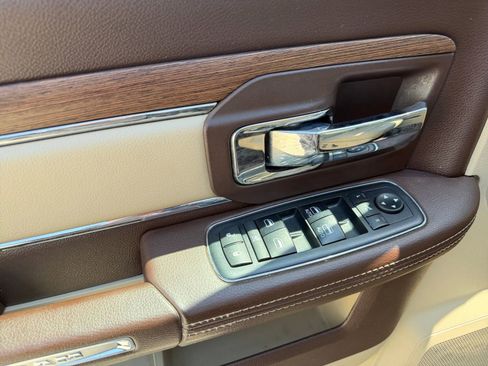 Used 2018 RAM 1500 Laramie w/ Convenience Group AWD/4WD image 15