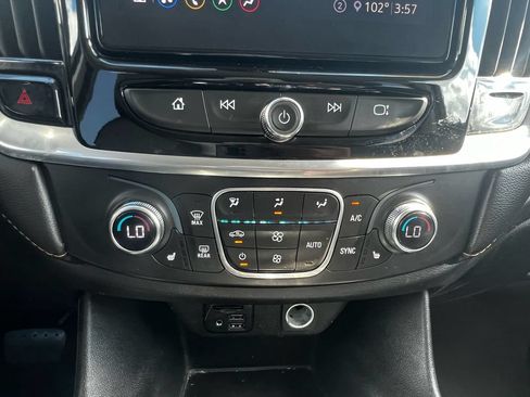 Used 2020 Chevrolet Traverse LT w/ LT Premium Package AWD/4WD image 21