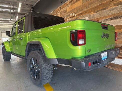 Used 2025 Jeep Gladiator Sport image 13