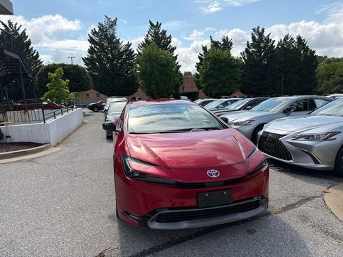Used 2024 Toyota Prius XLE AWD/4WD image 5