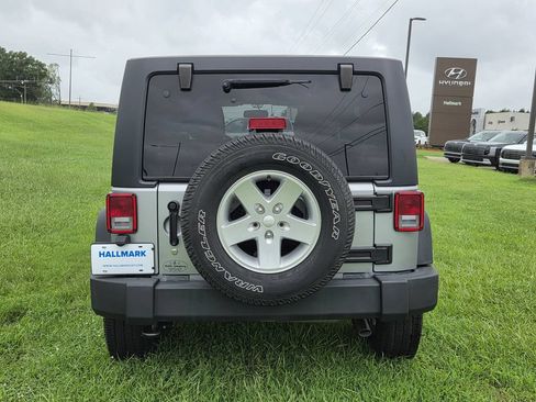 Used 2018 Jeep Wrangler Unlimited Sport S AWD/4WD image 5