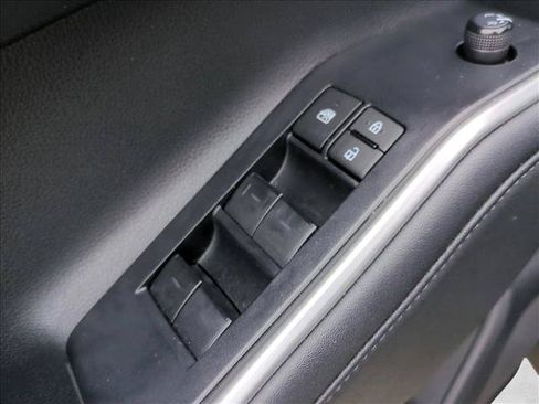 Certified 2024 Toyota Highlander XLE FWD image 12