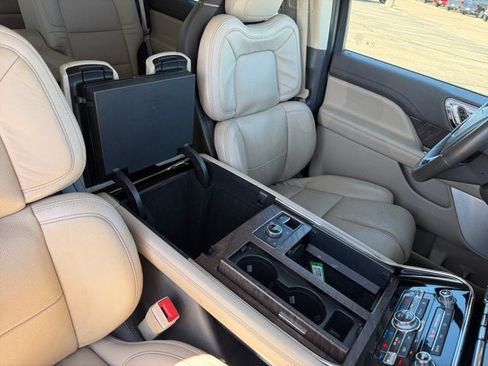 Used 2022 Lincoln Navigator Reserve AWD/4WD image 23