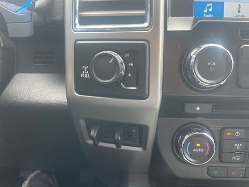 Used 2017 Ford F250 Lariat w/ Chrome Package image 25