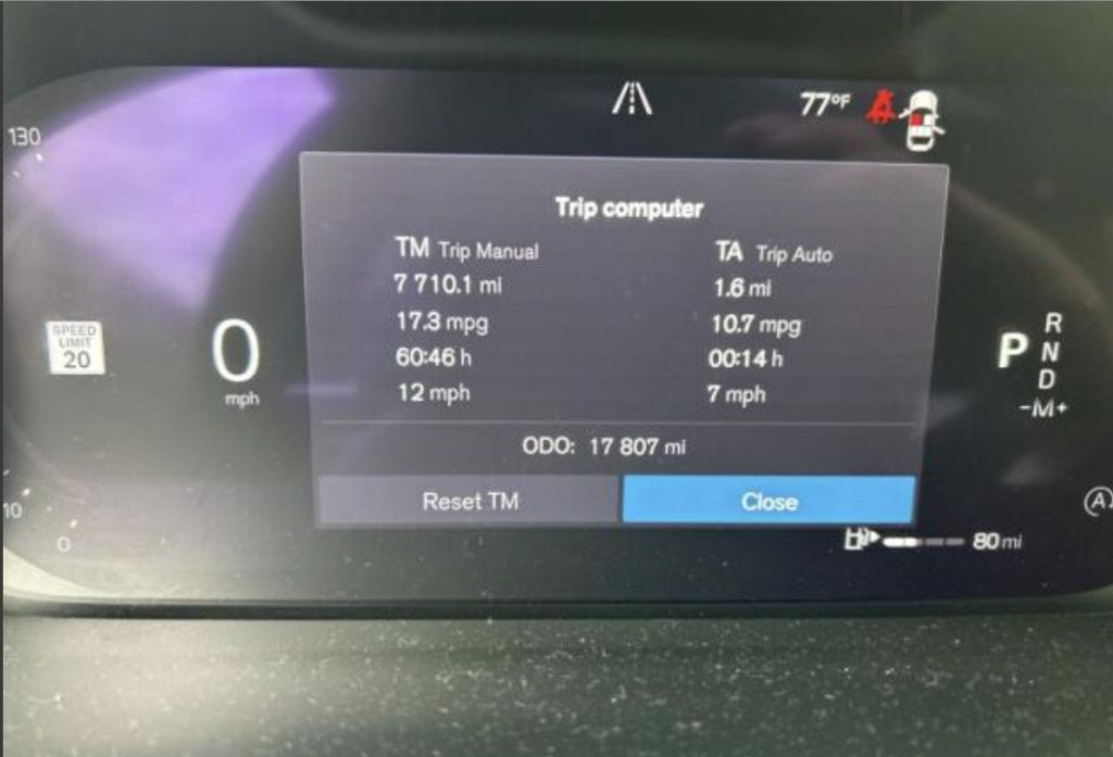 Used 2023 Volvo XC40 B5 Plus w/ Protection Package Premier AWD/4WD image 4