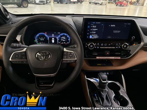 New 2026 Toyota Highlander Platinum image 28