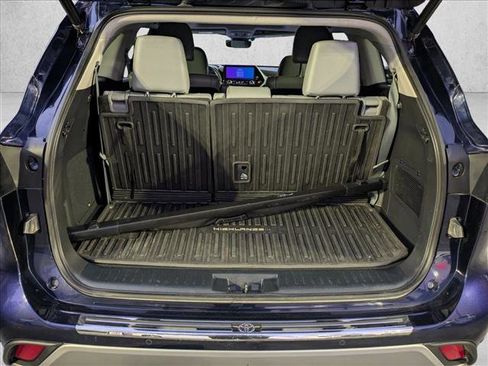 Used 2023 Toyota Highlander Platinum image 6