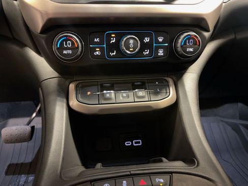 Used 2023 GMC Acadia Denali w/ Denali Ultimate Package image 17