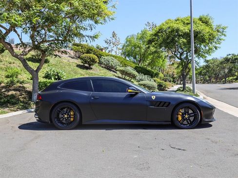 Used 2017 Ferrari GTC4Lusso AWD/4WD image 26