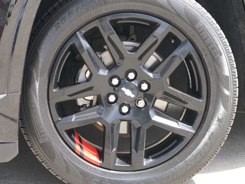 Used 2020 Chevrolet Traverse Premier w/ Redline Edition FWD image 2