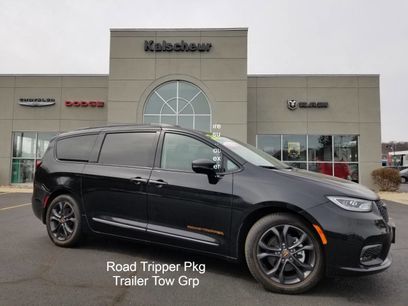 Certified 2024 Chrysler Pacifica Touring-L w/ Road Tripper Package