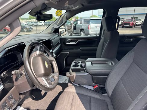 Used 2024 Chevrolet Silverado 1500 LT AWD/4WD image 17