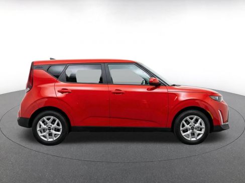 Used 2025 Kia Soul LX w/ LX Technology Package FWD image 14