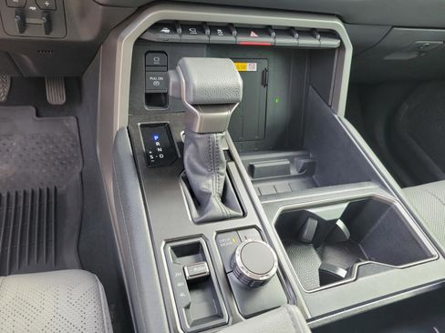 Used 2024 Toyota Tundra Limited image 9