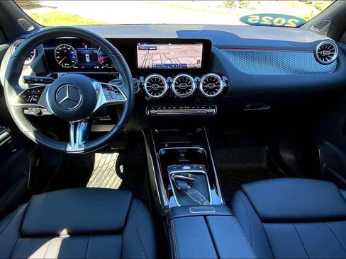 Used 2025 Mercedes-Benz GLA 250 4MATIC image 16