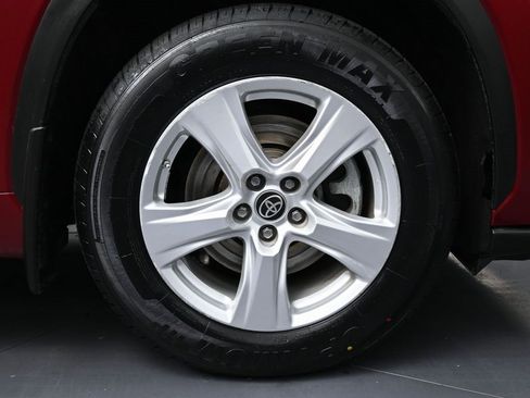 Used 2021 Toyota Highlander LE image 14