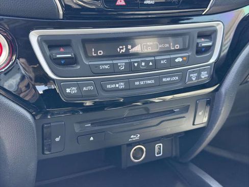 Used 2019 Honda Pilot Touring image 33