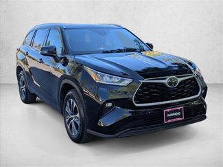 Used 2020 Toyota Highlander XLE video 3