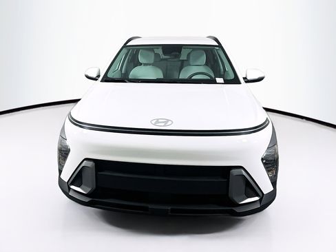 Used 2025 Hyundai Kona SEL FWD image 2