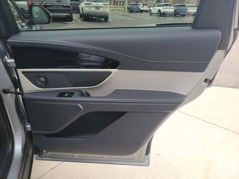 Certified 2024 Lincoln Nautilus Reserve w/ Equipment Group 202A image 24