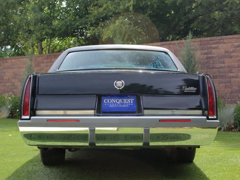 Used 1996 Cadillac Fleetwood Brougham RWD image 24