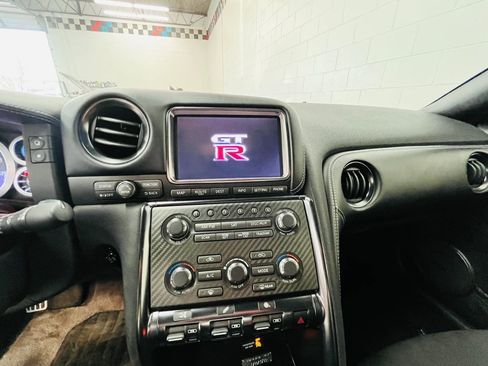 Used 2015 Nissan GT-R Premium image 35
