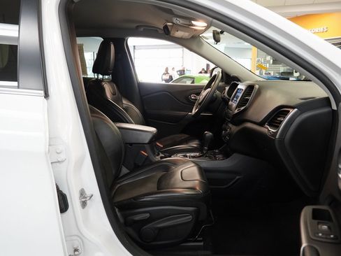 Used 2020 Jeep Cherokee Latitude Plus image 27