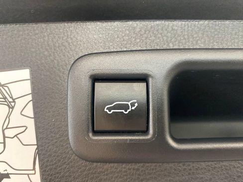Used 2024 Toyota Highlander XLE AWD/4WD image 30