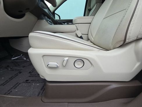 Used 2021 GMC Yukon XL Denali w/ Denali Premium Package image 27