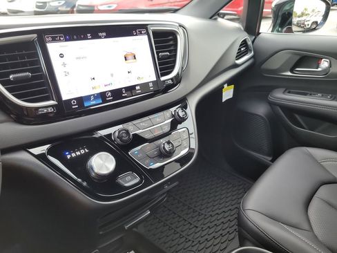 New 2026 Chrysler Voyager LX image 21