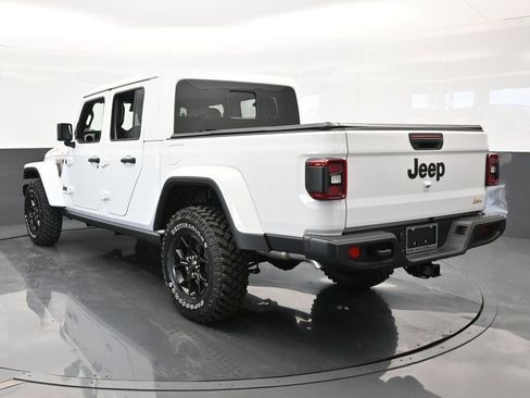 Used 2024 Jeep Gladiator Sport image 4
