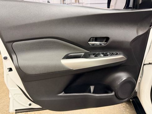 Used 2018 Nissan Kicks SV FWD image 13