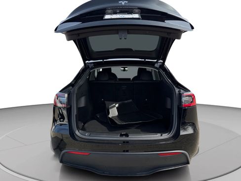 Used 2022 Tesla Model Y Long Range image 4