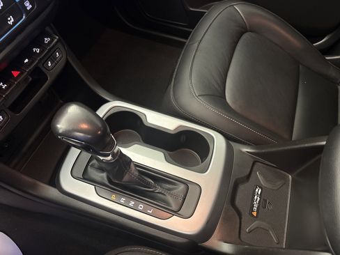 Used 2022 Chevrolet Colorado ZR2 AWD/4WD image 22