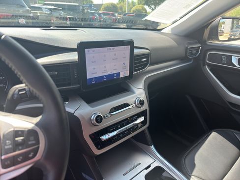 Used 2023 Ford Explorer XLT w/ Equipment Group 202A image 10