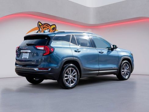 Used 2024 GMC Terrain SLT image 5