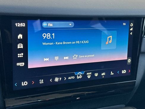 New 2026 Lincoln Navigator Reserve w/ Jet Appearance Package AWD/4WD image 18