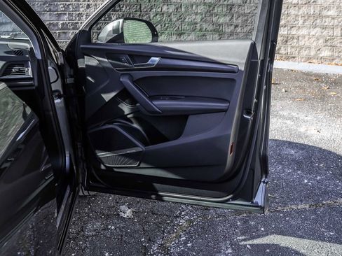 Used 2020 Audi Q5 e Prestige w/ Prestige Package image 13