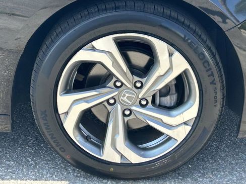 Used 2018 Honda Accord EX image 8