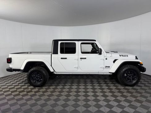 Used 2023 Jeep Gladiator Sport AWD/4WD image 5