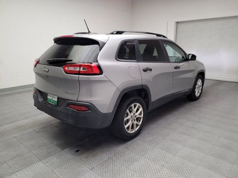 Used 2017 Jeep Cherokee Sport image 9